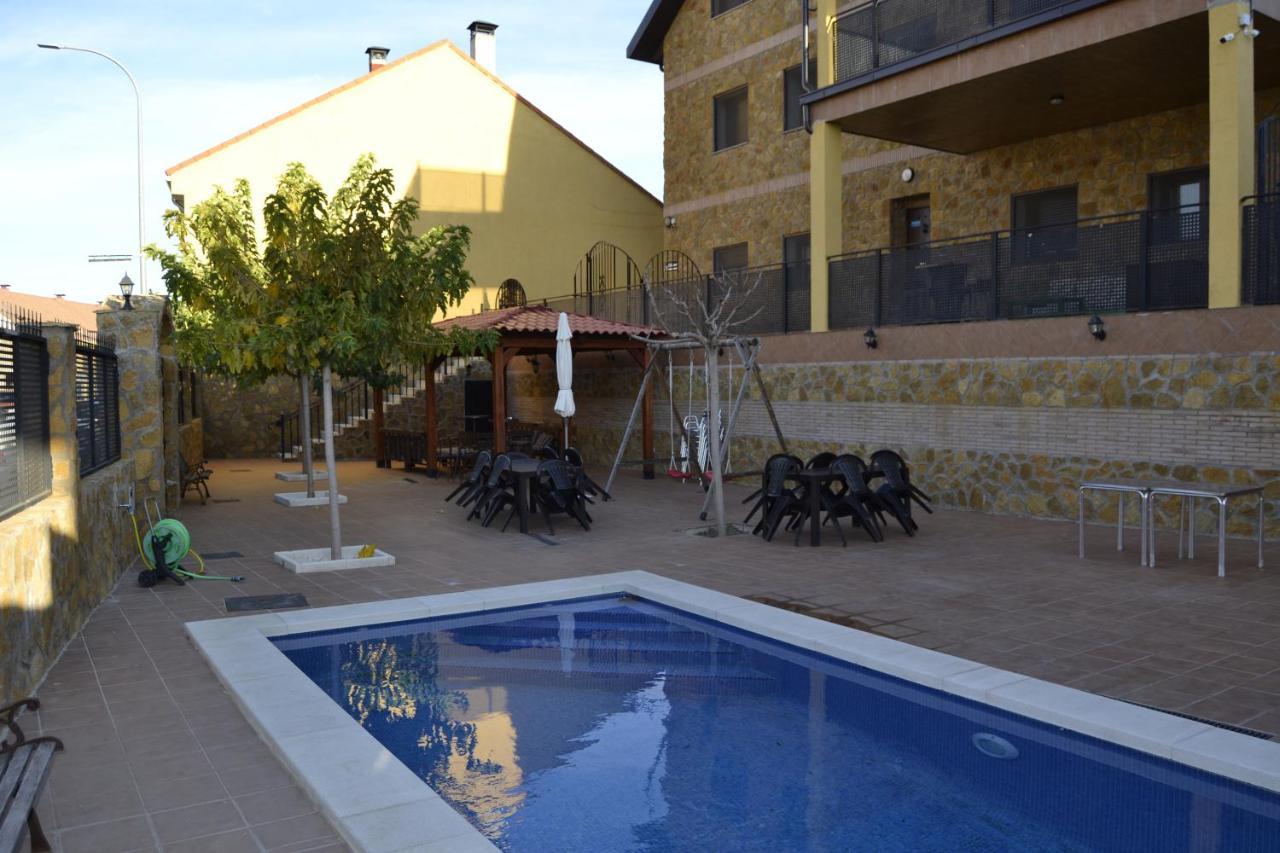 Apartamentos "Casa Rural De Aldea" Aldea del Fresno Exterior foto